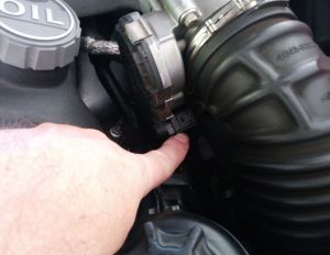 throttle-body-electical-connection-on-an-aston-martin-db9