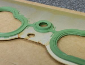 raised-alignment-ring-on-aston-martin-db9-intake-manifold-gasket